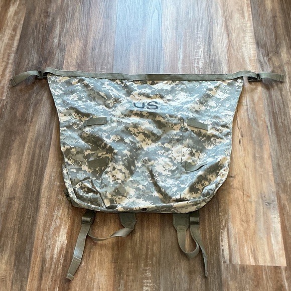 U.S. Army Camouflage Backpack - Picture 1 of 5
